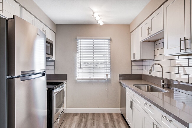 Tides on Charleston, Las Vegas, NV 89146 - photo 7