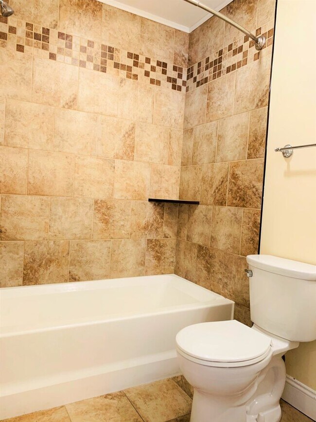 137 Park St unit 2, Burlington, VT 05401 - photo 3