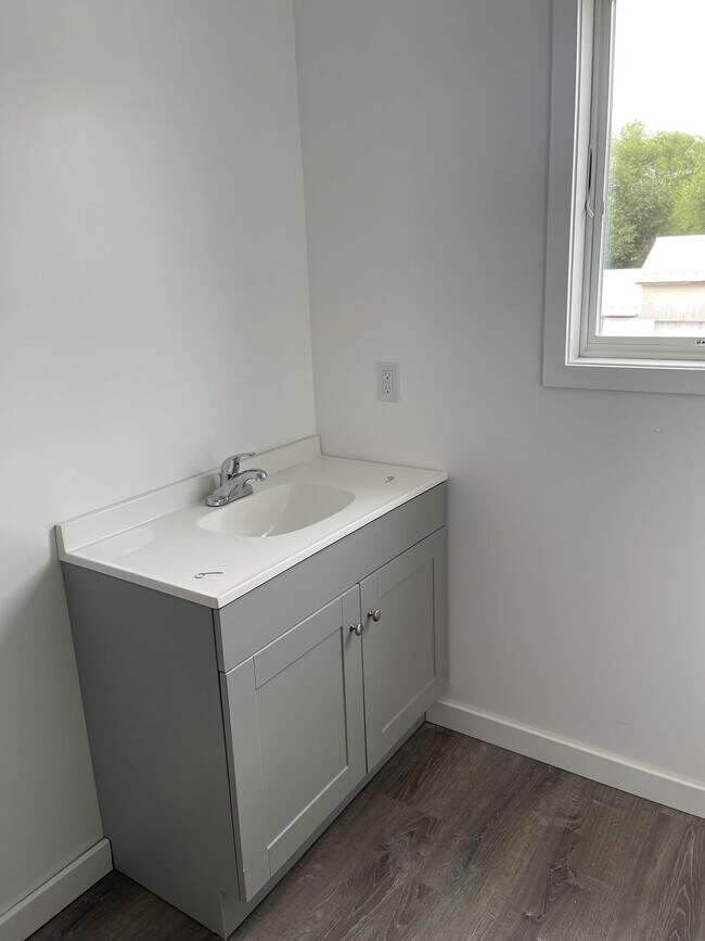 4822 Kutztown Rd unit 2, Temple, PA 19560 - photo 5