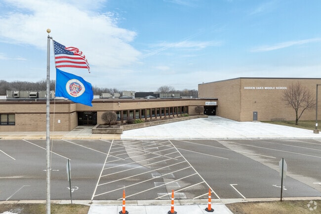 Hidden Oaks Middle School's teachers received a grade of A from Niche.com.