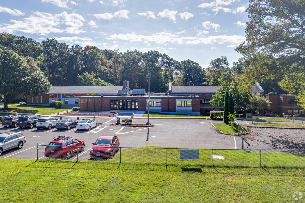 Front entrance to Chester Elementary School.