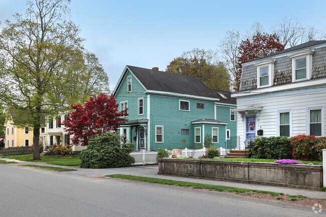 Rows of older homes sit closer together in downtown Georgetown.