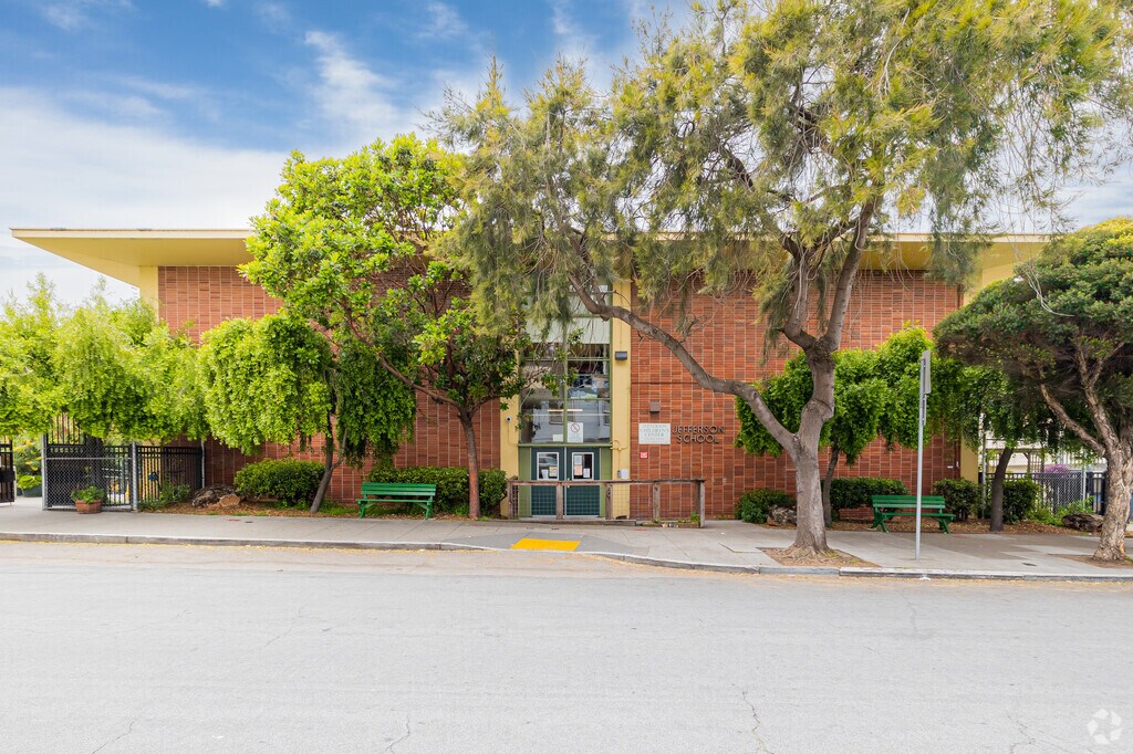 Jefferson Elementary is a highly-rated public school in the Inner Sunset.