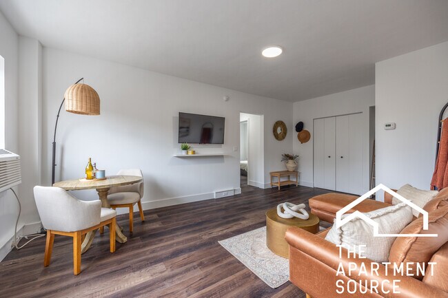 1555 W Hollywood Ave unit 401, Chicago, IL 60660 - photo 3