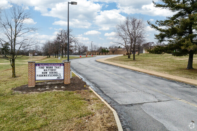 Parkway Northeast Middle is located at 181 Coeur De Ville Dr.