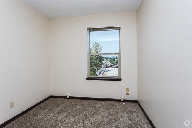 1BR, 1BA - 667SF - Bedroom