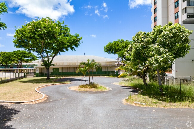 The school's curriculum incorporates a balance of core subjects, arts, and physical education.