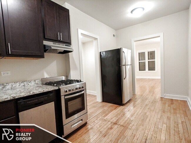 4036 N Ashland Ave unit E1, Chicago, IL 60613 - photo 7