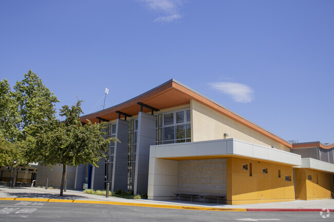 Main entrance to Castlemont Elementary School in Castlemont, Campbell CA