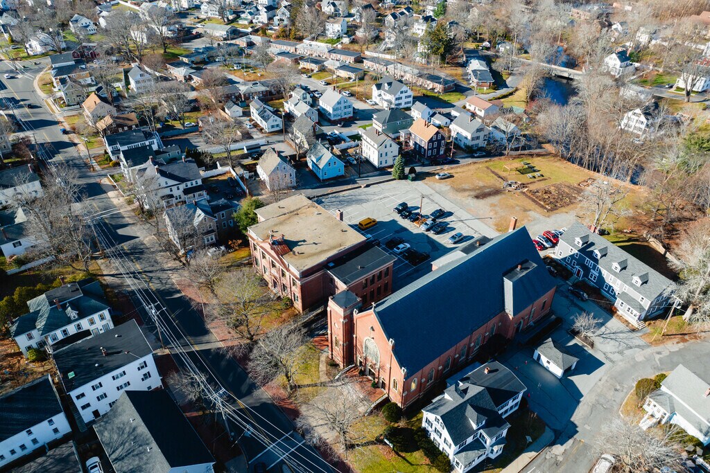 Amesbury Innovation High School serves students in the Amesbury neighborhood.