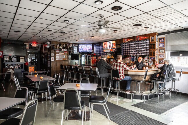 Hyde Park’s Stadium Grill offers game-day bites and cold drinks during Yankees games.