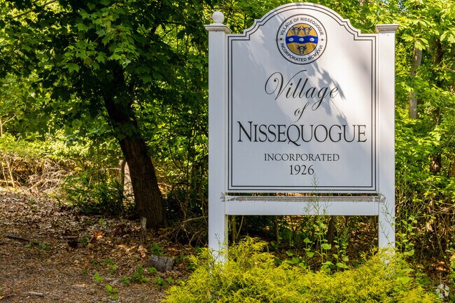 Welcome signage to residents and visitors to Nissequogue neighborhood.