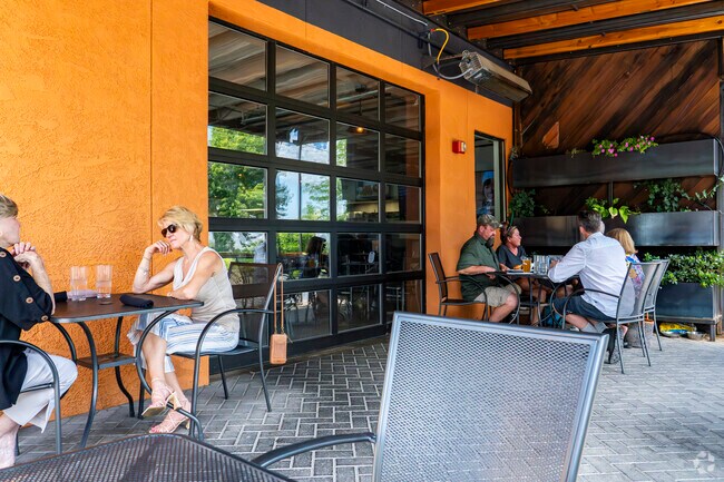 Skyline Kitchen & Vine has great patio dining for Lakeridge residents in the Spring & Summer.