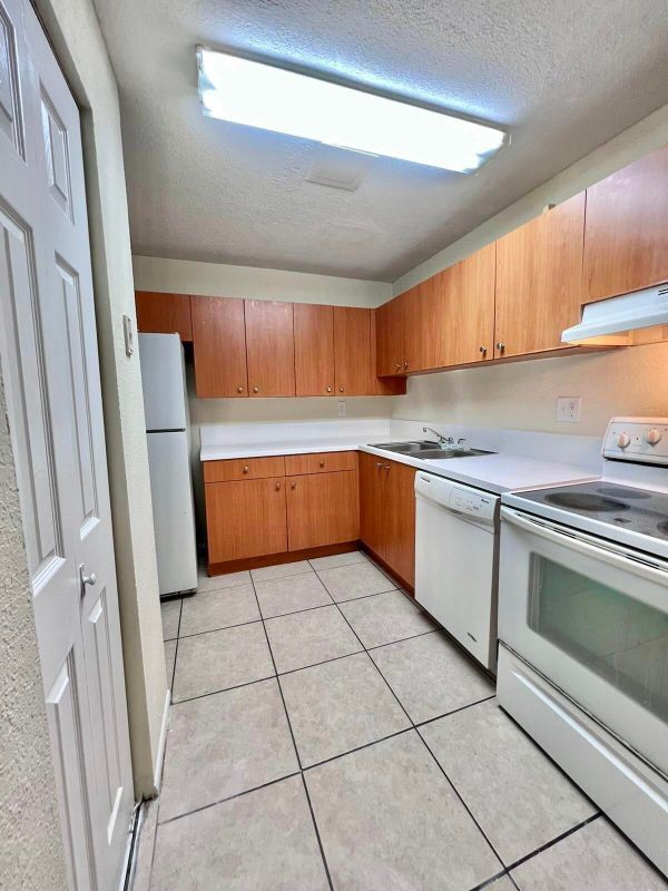 415 Executive Center Dr, West Palm Beach, FL 33401