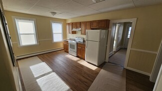 8 Robinson St, Webster, MA 01570