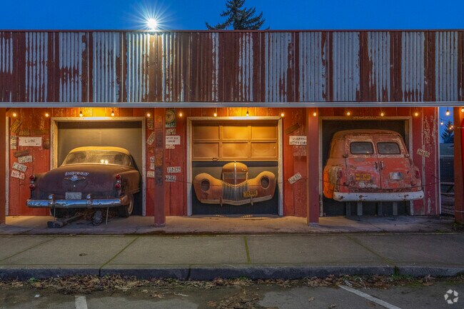 Classic cars and memorabilia adorn Turner Pizza and Taphouse in Turner, OR.