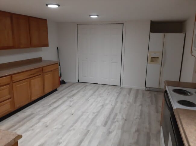 58498 E 42nd Dr unit B, Strasburg, CO 80136 - photo 3