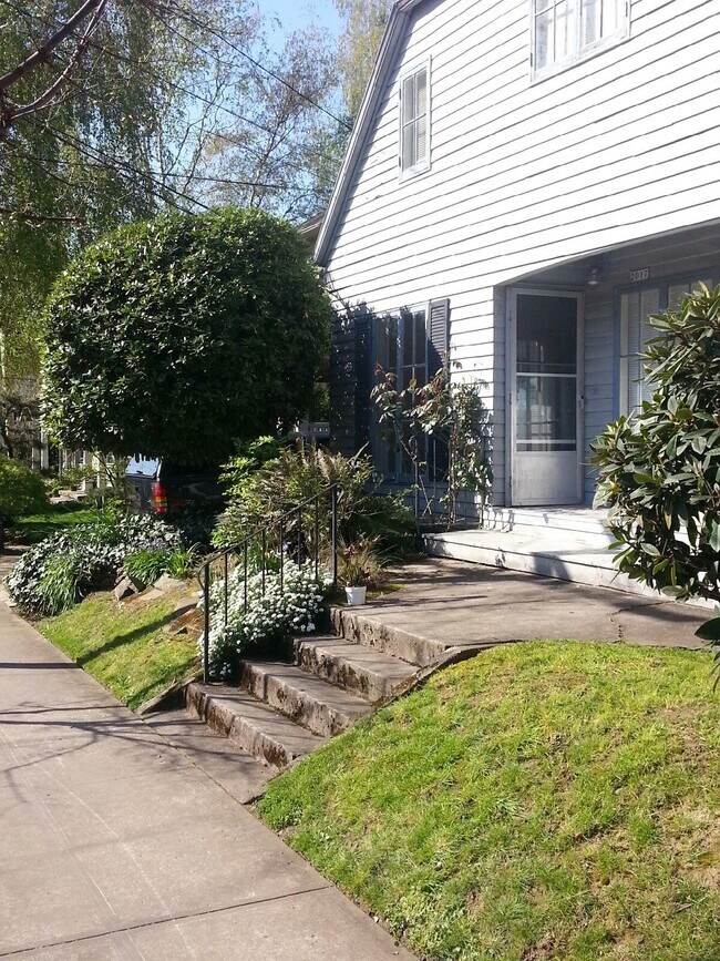 2017 NE 12th Ave, Portland, OR 97212