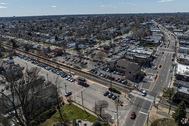 East Williston railway runs perpendicular to Hillside Ave and Williston Park shopping area.