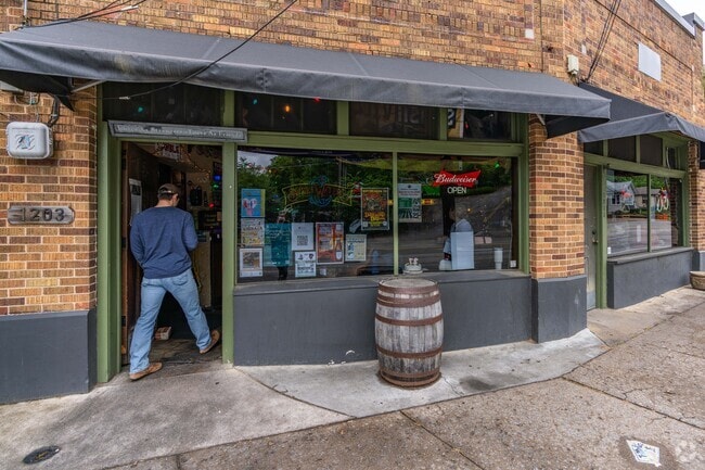 Stuart Heights-Rivermont's Tremont Tavern is a well established pub with superb food.