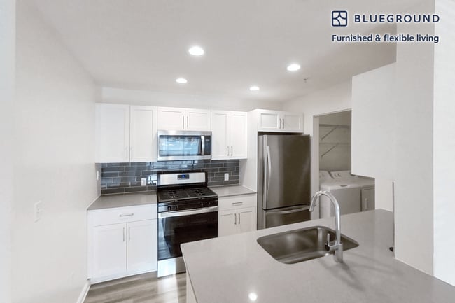 200 Avalon Dr unit FL1-ID5625A, Bedford, MA 01730 - photo 4