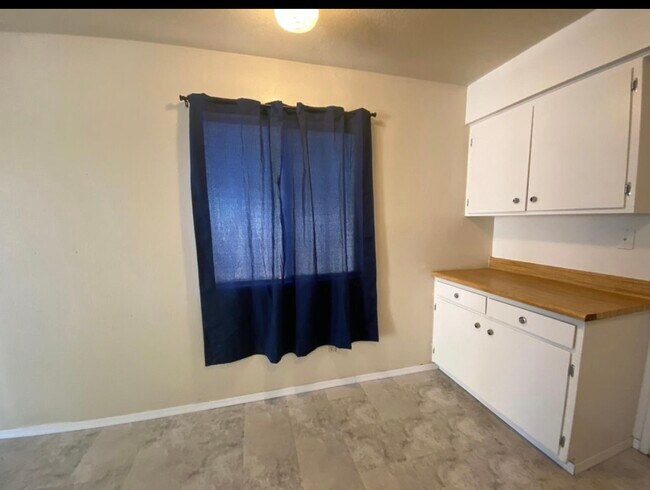 325 S Spring St unit 325 s spring st blyt, Blythe, CA 92225 - photo 6