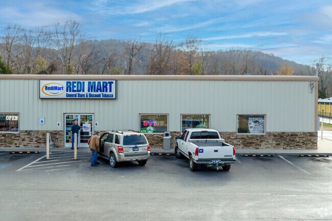 Redi Mart in Hunter offers quick stops for essentials and friendly service.