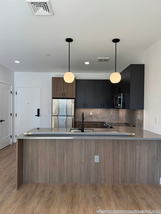 199 Gardner St Unit 216, Boston, MA 02132