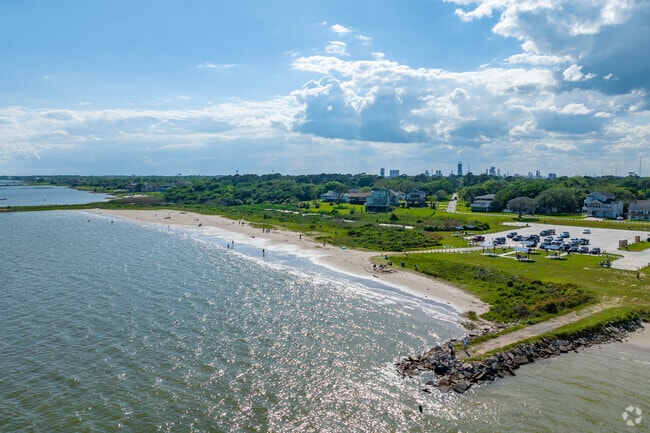 El Jardin Beach is Pasadena's beach that is located on Galveston Bay.