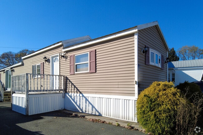 Smaller, affordable single family homes can be found in many corners of Maplewood.