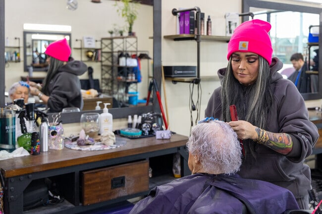 Get a fresh look at Head Rush Salon and Shave near Geneva, North Providence.