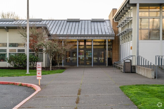 Clemens Primary School is a public K-1 school in Philomath.