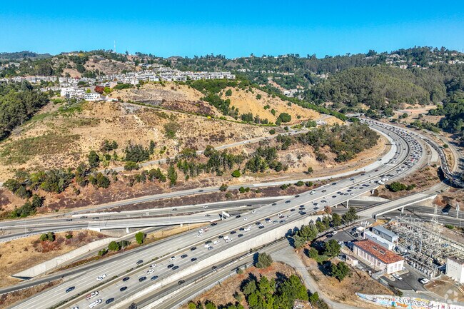 Hiller Highlands is bordered by the intersection of State Routes 13 and 24, both local routes.