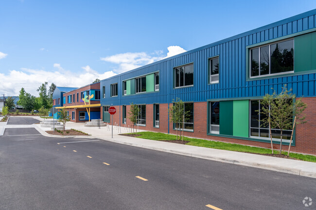 Camas Ridge Community Elementary School is a public school in the Amazon neighborhood.