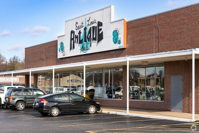 Breckenridge Hills residents explore the St. Louis Antique Mall for vintage treasures.