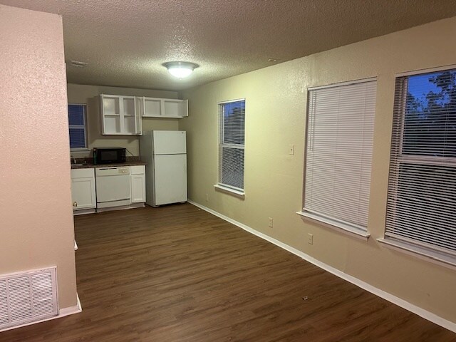 8305 Garcreek Cir unit A and C, Austin, TX 78724 - photo 6