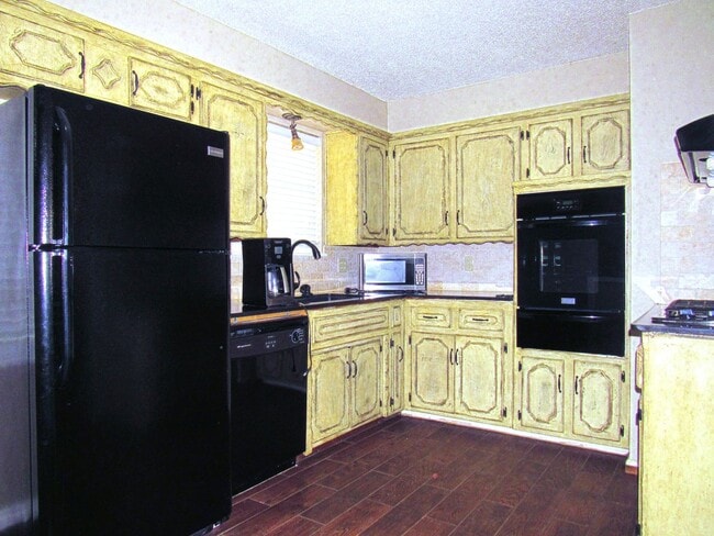 701 NW 2nd St, Moore, OK 73160 - photo 5