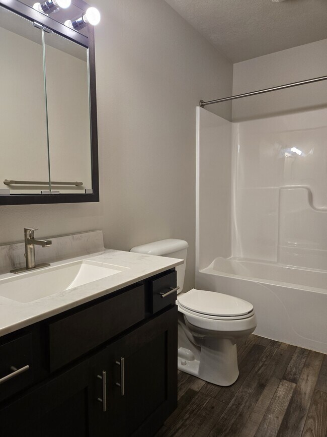 1407 W 20th Ave, Mitchell, SD 57301 - photo 7