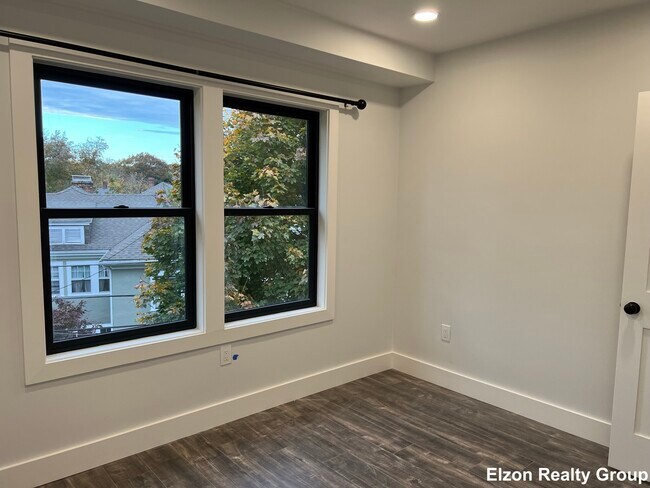 42 Radnor Rd unit 2, Brighton, MA 02135 - photo 7