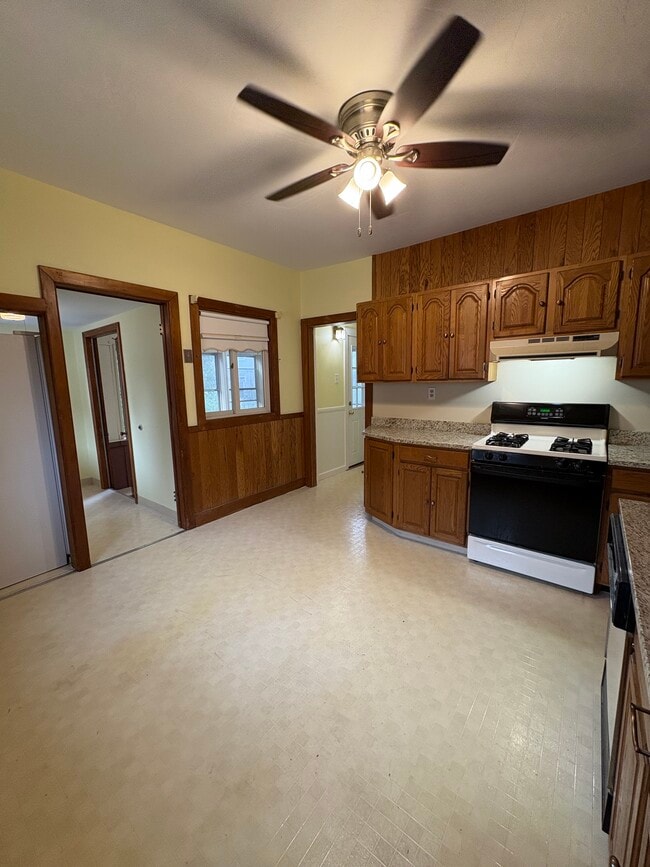 22 Plimpton Ave Unit 2, Norwood, MA 02062