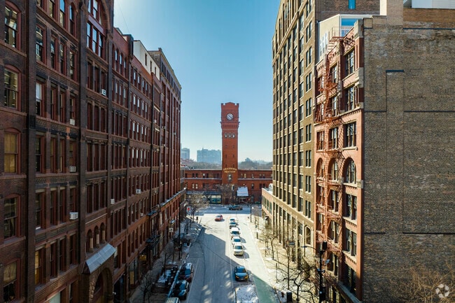 Dearborn Station is conveniently located for Printers Row residents.