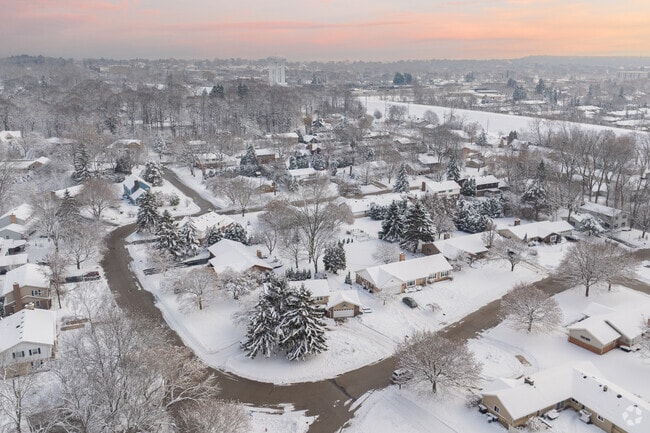 Tree-lined roads in Green Tree sit close to Fox Point and Whitefish Bay parks.