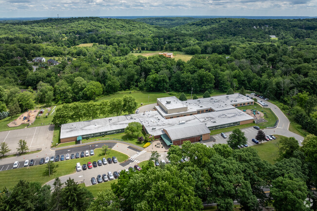 Sporty kids and math kids alike will love attending Mt. Horeb School in Warren, NJ.