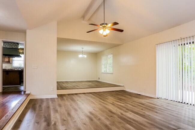 832 Lost Creek Cir, Stone Mountain, GA 30088 - photo 6