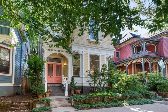 1720 NW Hoyt St, Portland, OR 97209 - photo 2