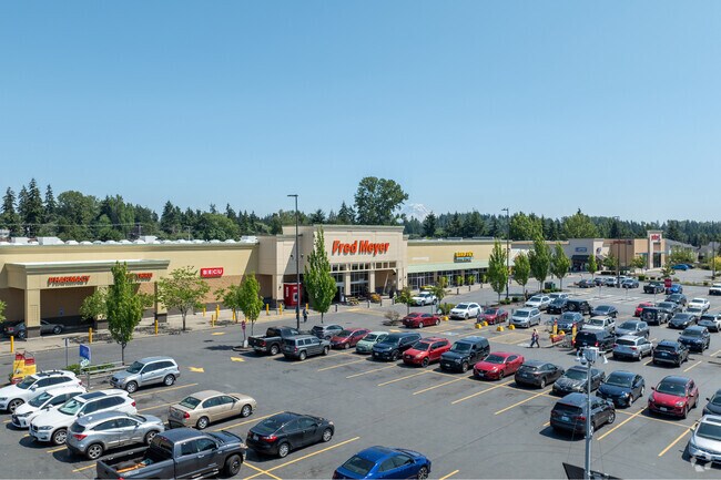 There are many shopping centers along the Pacific Highway near the West Hill North neighborhood.