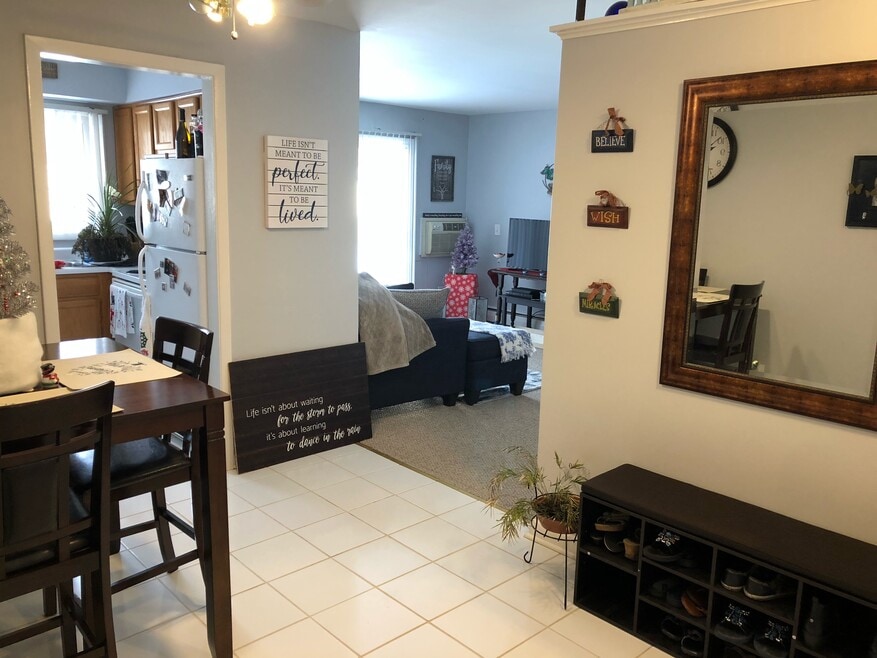 304 N Carter St unit 104, Palatine, IL 60067 - photo 1