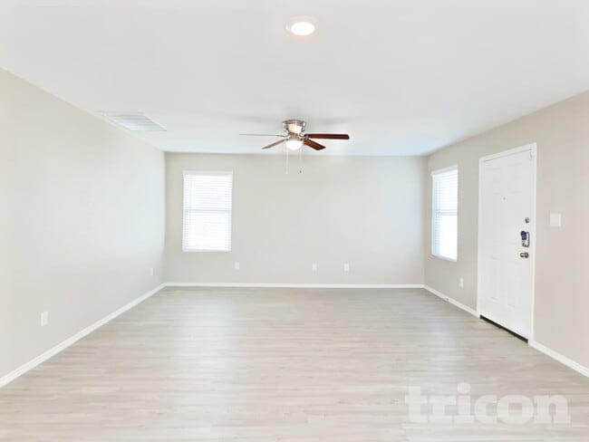 10246 Devon Wheel St, San Antonio, TX 78254 - photo 2