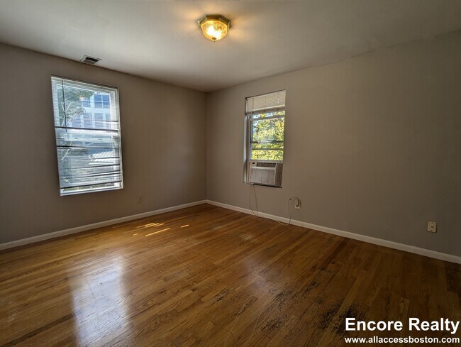 344 Putnam Ave unit 3, Cambridge, MA 02139 - photo 4