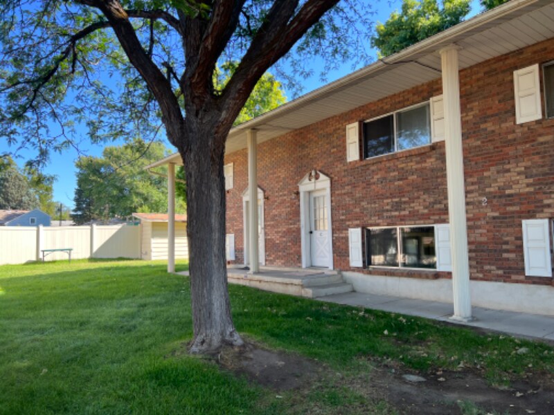 111 Center St unit 2C, Clearfield, UT 84015 - photo 1